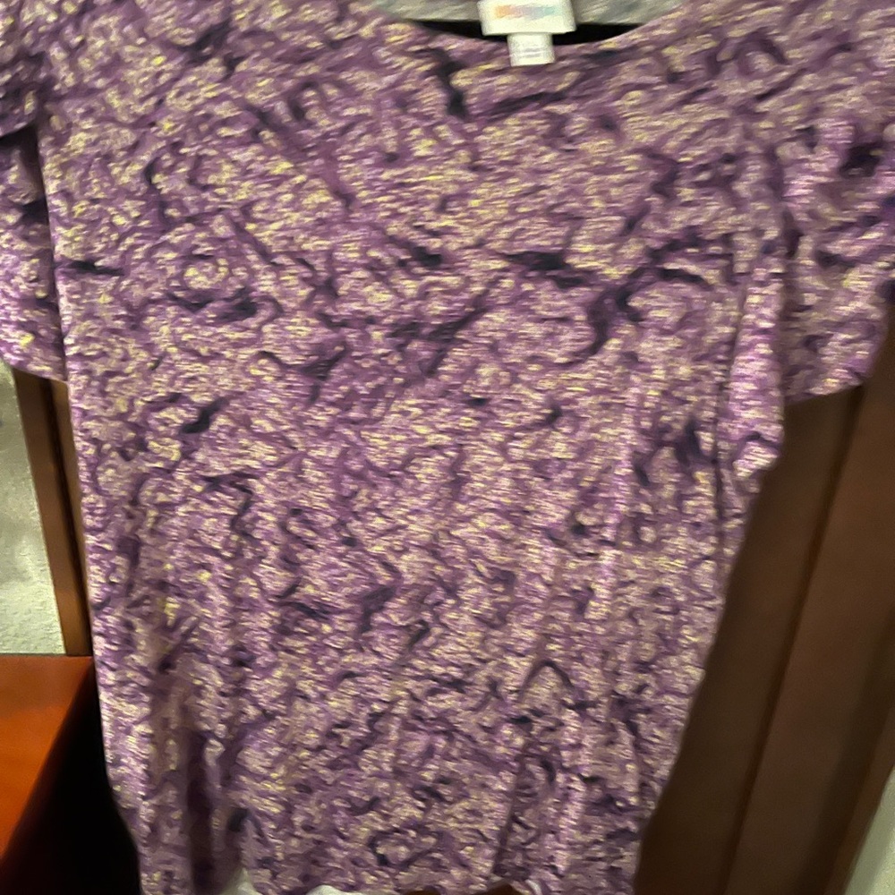 LULAROE OLIVE TEE, SIZE LARGE